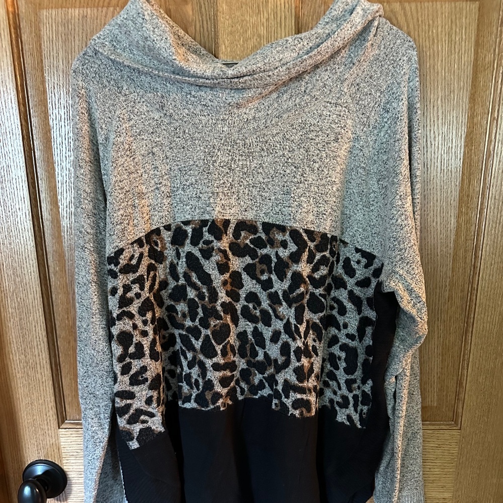 Maurices 24/7 Cowl Neck Animal Print Knit Tunic Top. Size L.